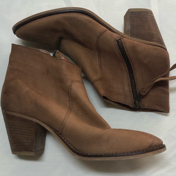 Urban Outfitters ankle booties, size 7.5, 3”heel, camel color - Picture 3 of 7